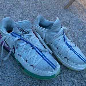 Basketball shoes, Nike, Size Women 7.5